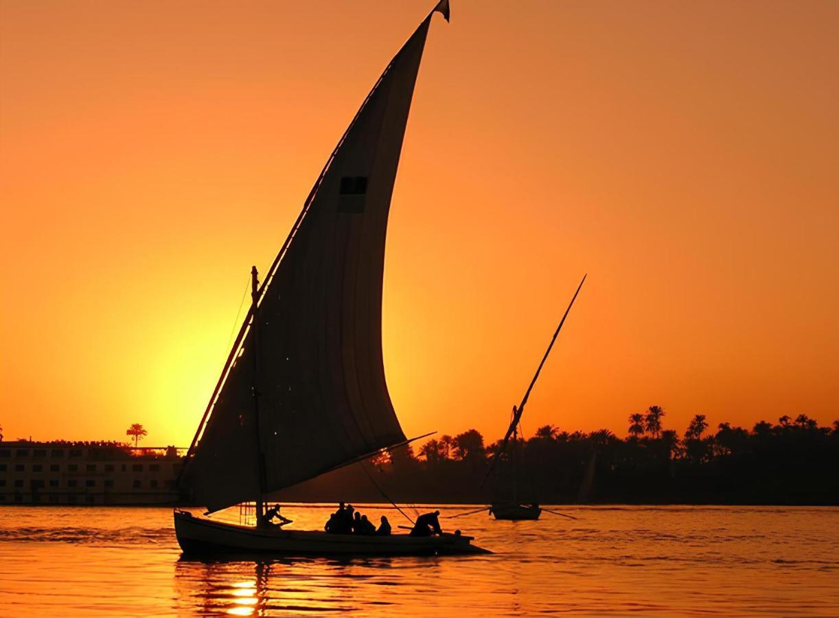 Royal Home Luxor Nile View Esterno foto